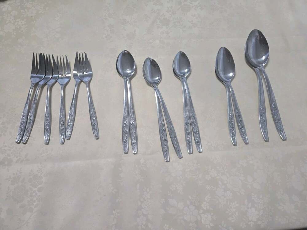 Vintage Ekco Eterna Rose Cotillion Stainless Flatware Taiwan 16-Pieceset Cutlery